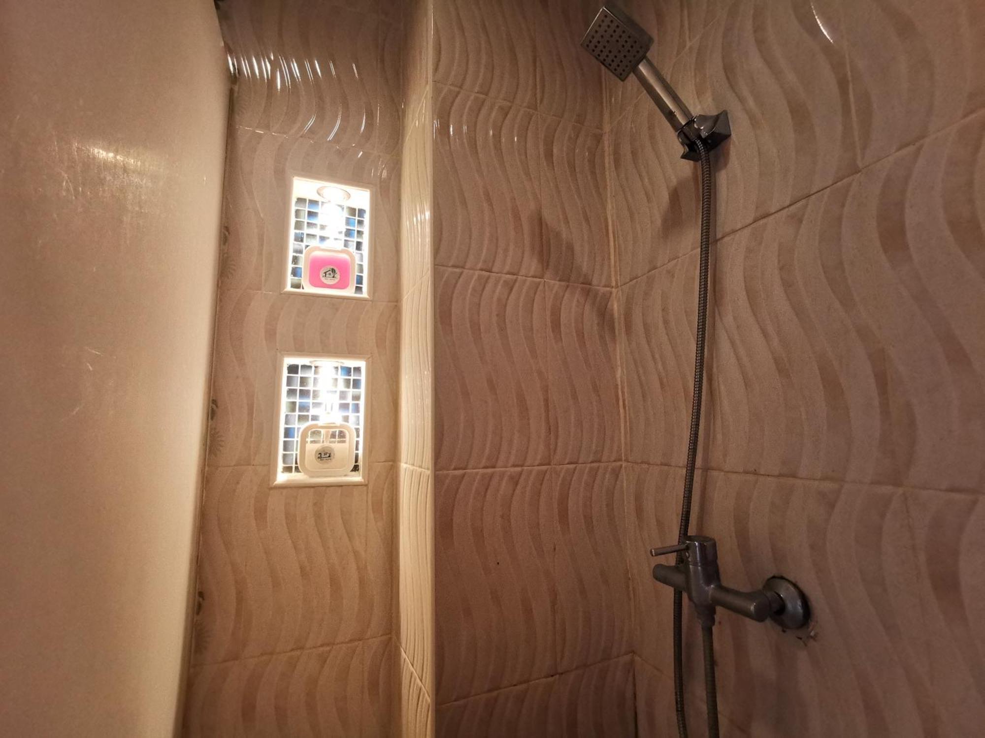 קנצ'נבורי Kan Home Hotel מראה חיצוני תמונה