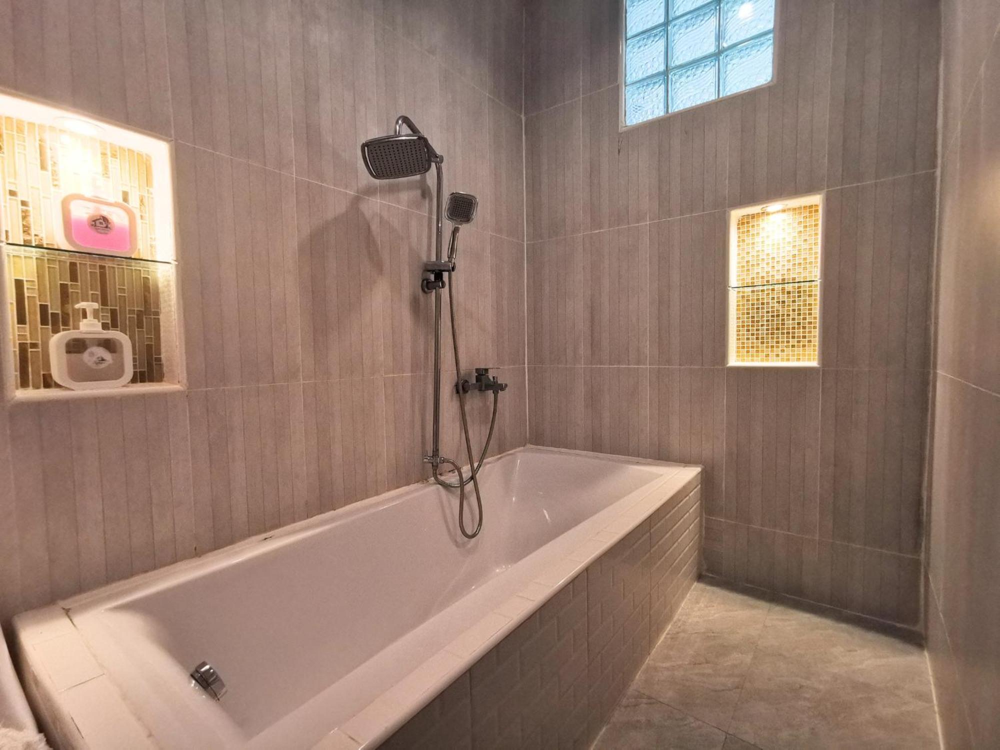 קנצ'נבורי Kan Home Hotel מראה חיצוני תמונה
