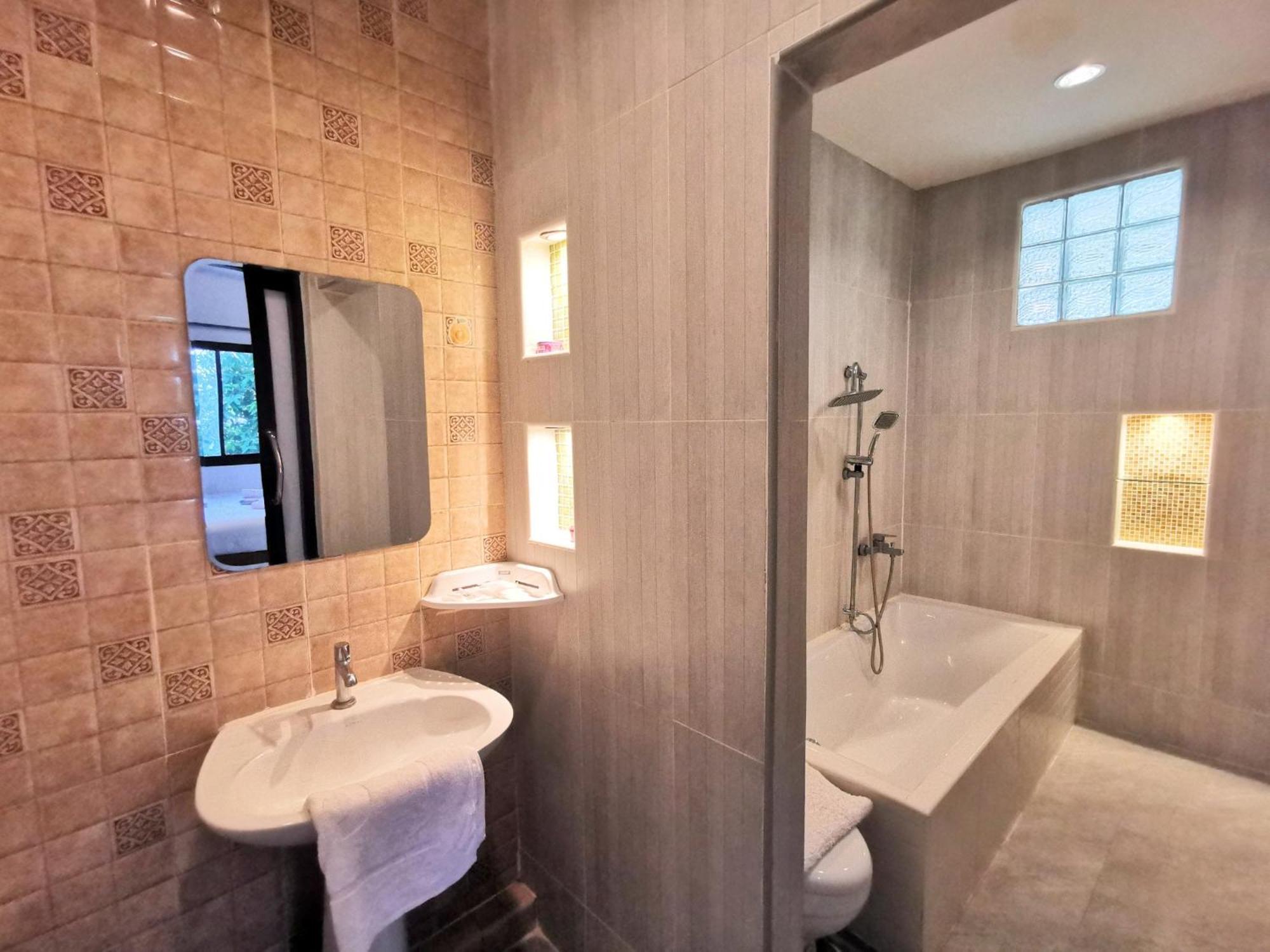 קנצ'נבורי Kan Home Hotel מראה חיצוני תמונה